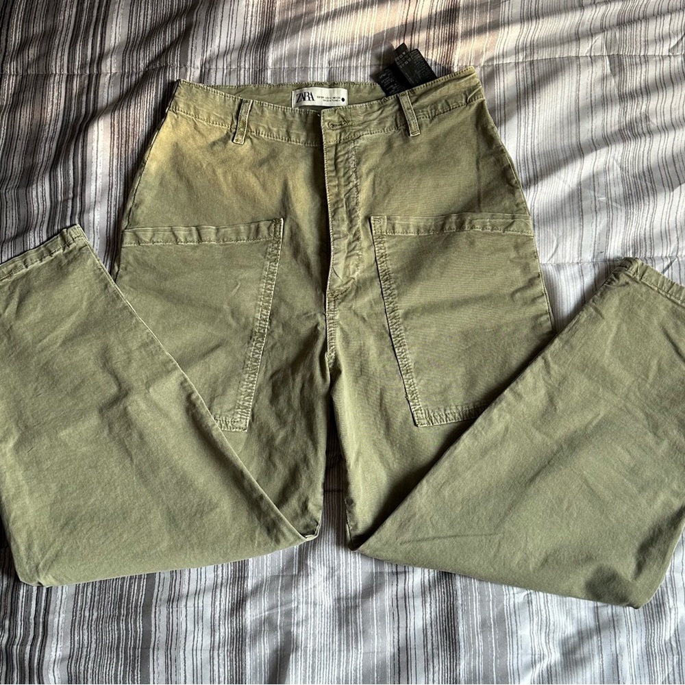 Zara Women's Khaki Cargo Jeans